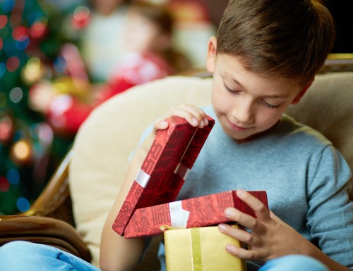 Offrir un cadeau à un autre enfant